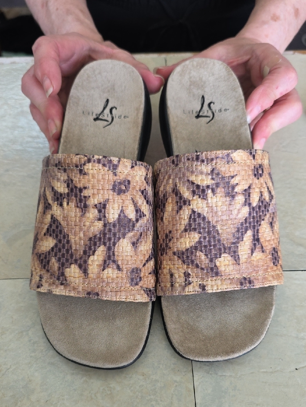 Life Stride Woven Floral Slide Sandals 8 Wide